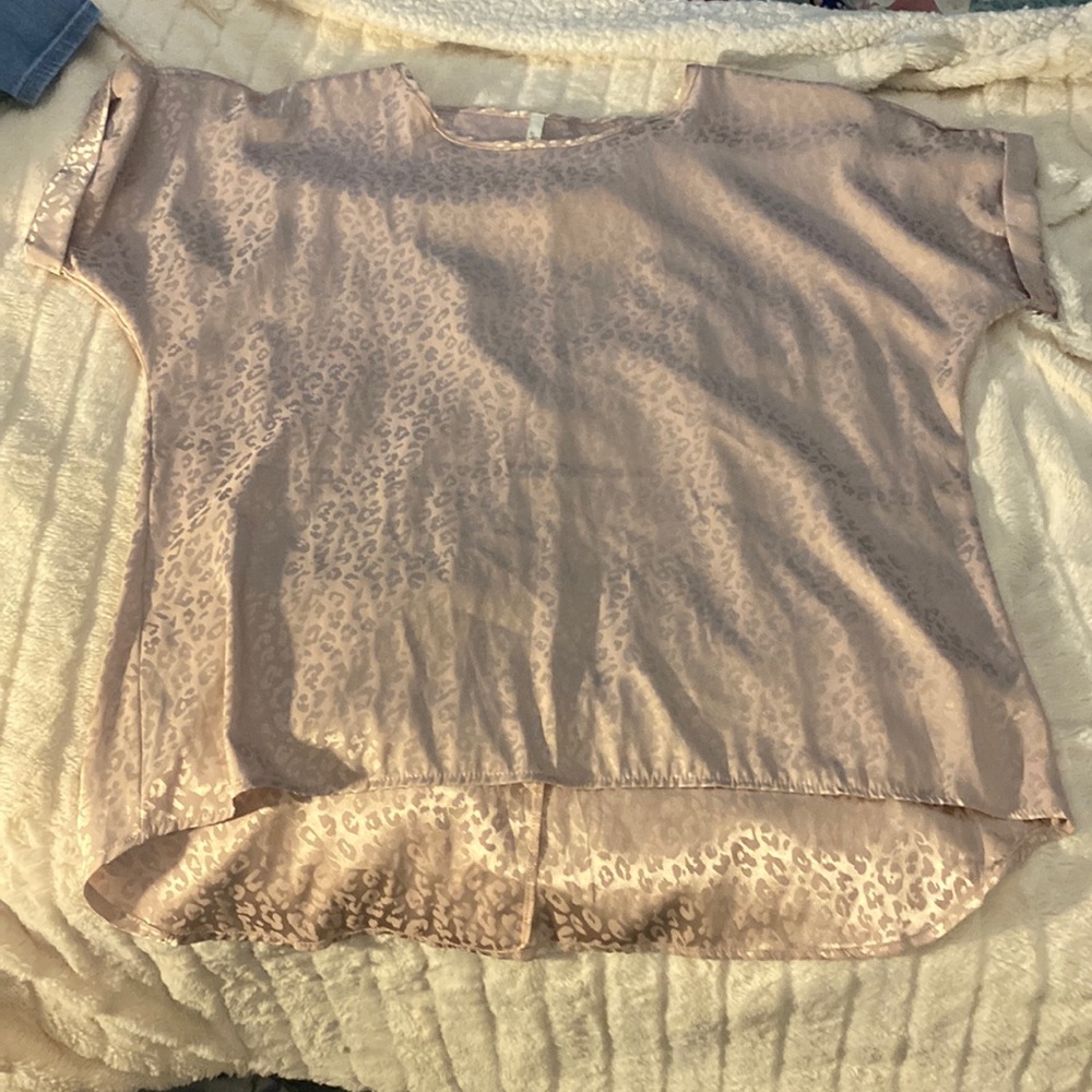 Champagne pink cheetah shirt. Fits like a large